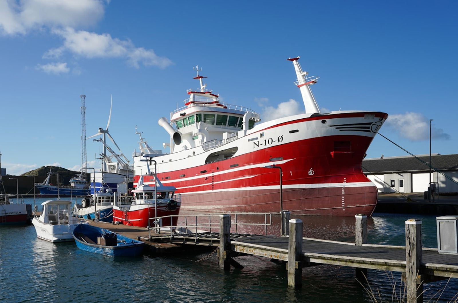 Guía del Ferry Ebeltoft a Odden ferry approaching the iconic White Cliffs on the busiest cross-Channel route