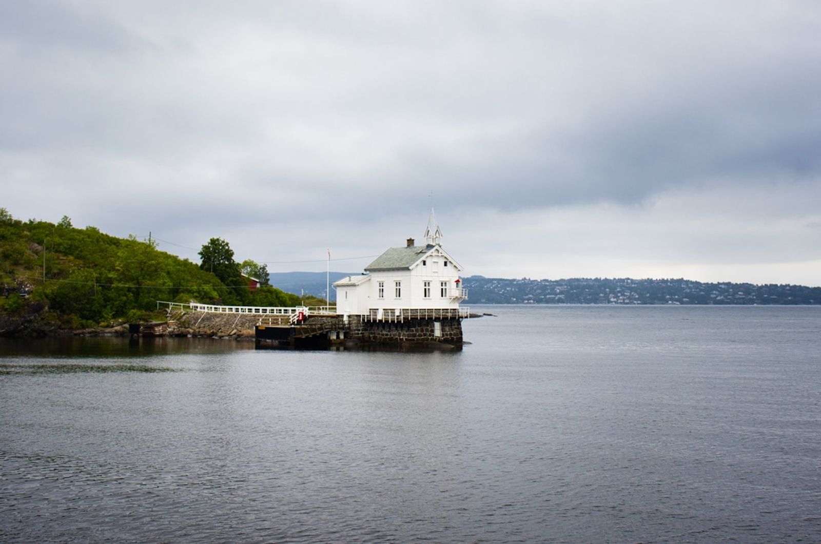 Guía del Ferry Copenhague a Oslo ferry approaching the iconic White Cliffs on the busiest cross-Channel route