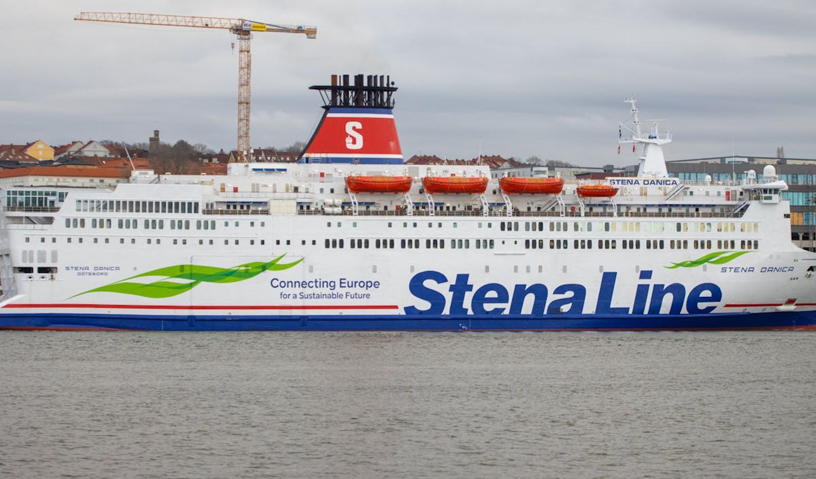 Ferri Stena Line llegando al puerto de Göteborg en la ruta Frederikshavn-Göteborg
