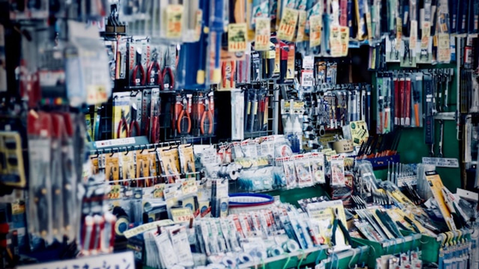 Interieur du magasin Brico Merode - bricolage et materiaux