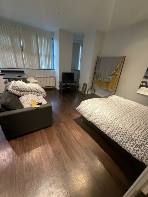 1 Bed Flat furnished is available to rent in Hayes Harlington UB3 - View 2