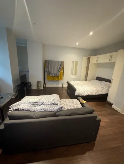1 Bed Flat furnished is available to rent in Hayes Harlington UB3