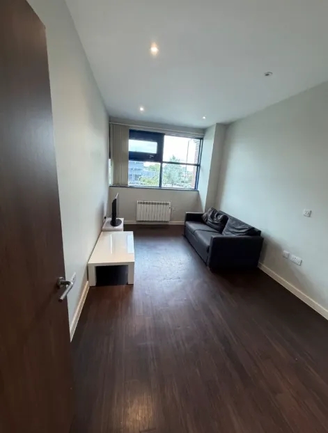 2 Bedrooms 2 Bathrooms Apartment is available to rent in Hayes Harlington Bath Road UB3 - View 9