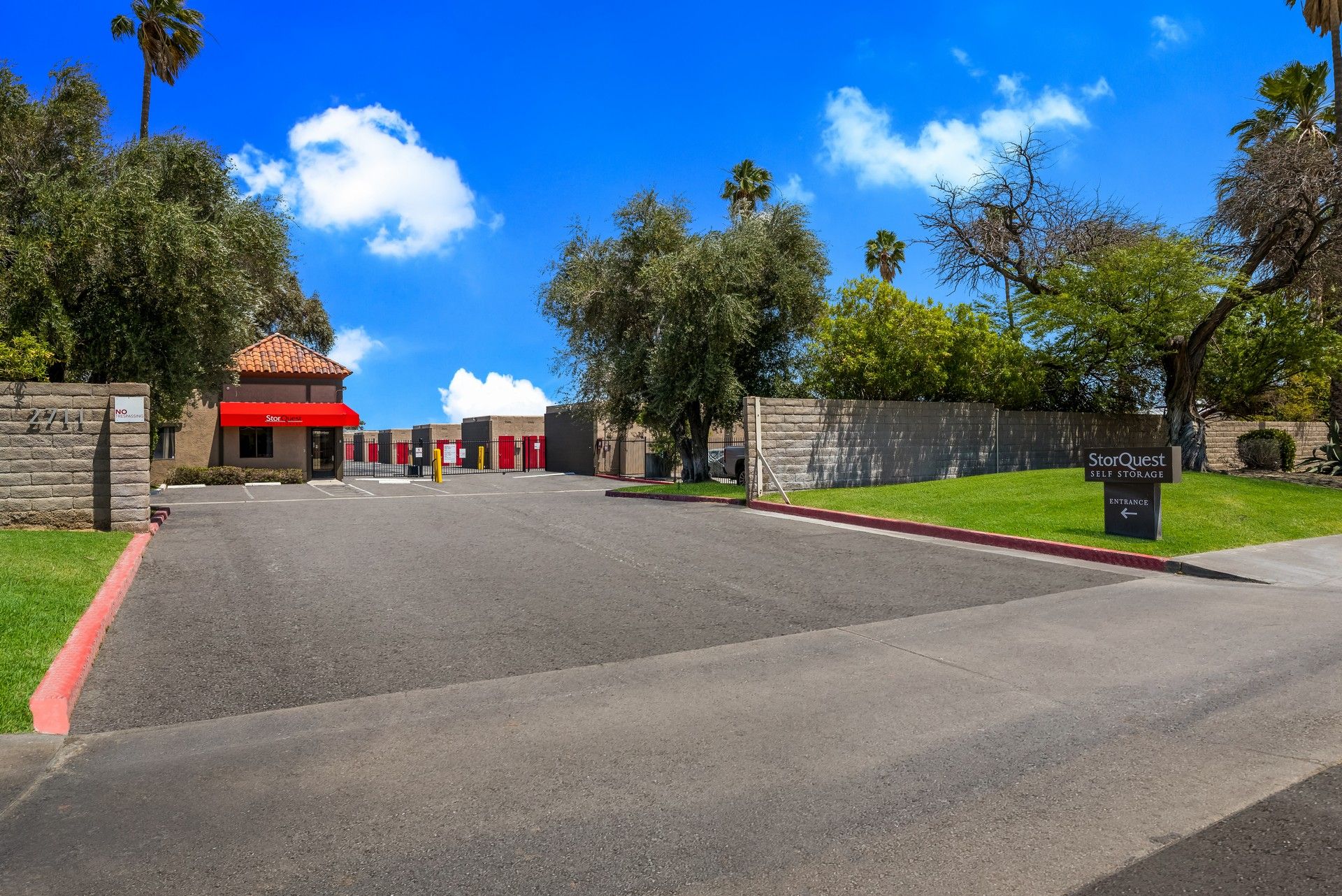 Self Storage Units in Palm Springs, CA at 2711 Tamarisk Rd | StorQuest