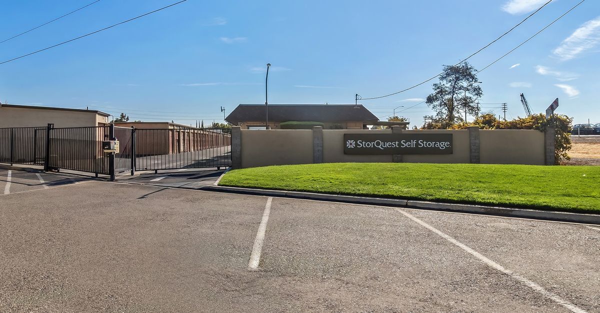 Self Storage Units at 1723 W 16th St, Merced, CA | StorQuest - Drive-Up ...