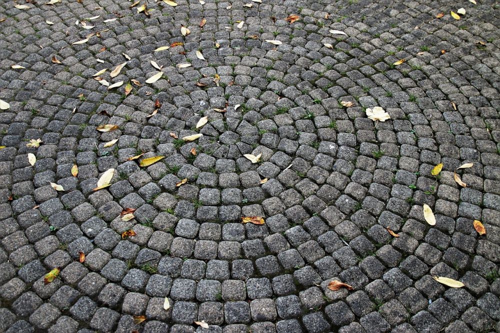 Jakościowa kostka brukowa – materiał na lata