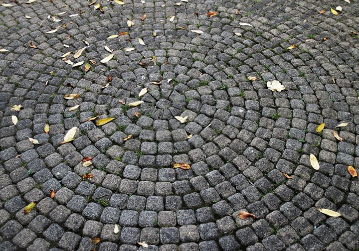 Jakościowa kostka brukowa – materiał na lata