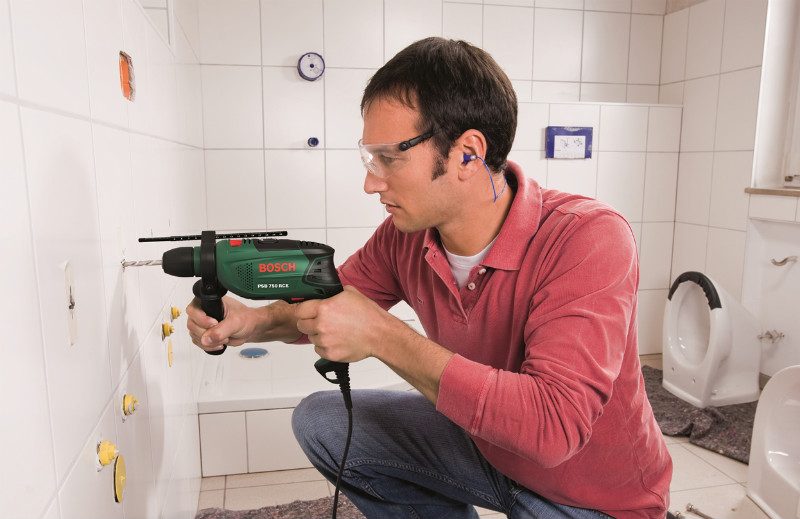Jednobiegowe wiertarki udarowe 230 V. Fot. Bosch