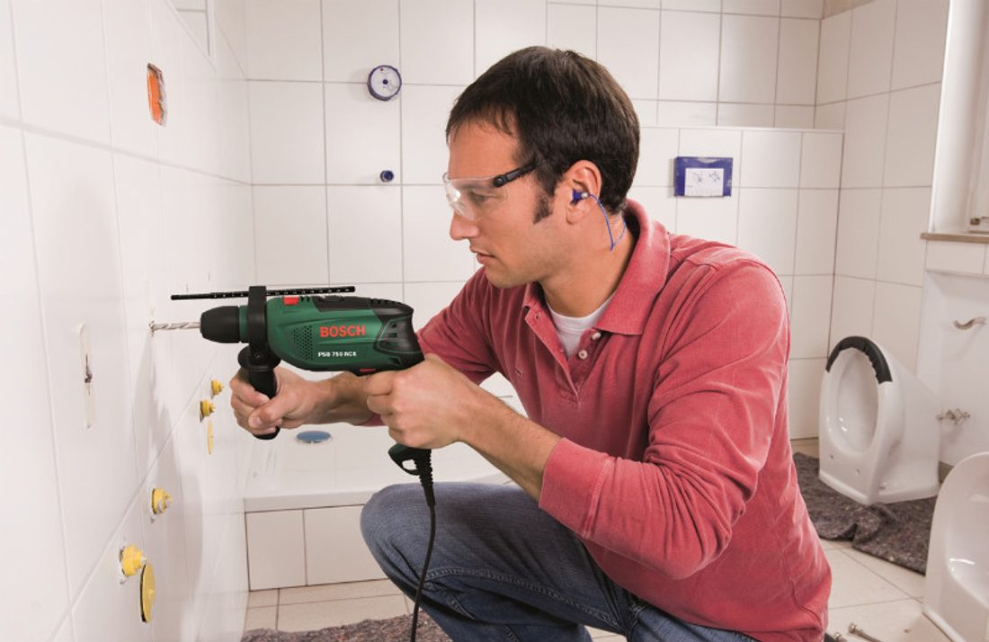 Jednobiegowe wiertarki udarowe 230 V. Fot. Bosch