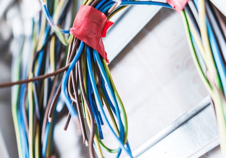 kable elektryczne w domu
