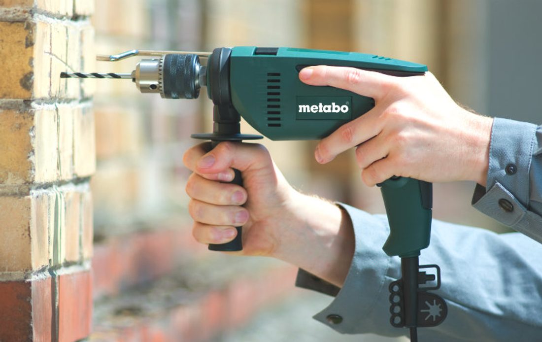 Jednobiegowe wiertarki udarowe 230 V. Fot. Metabo