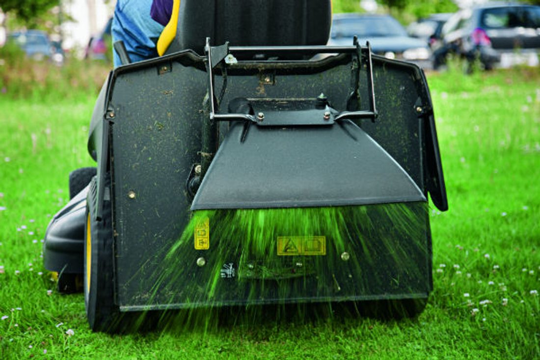 Traktorki_ogrodowe_John_Deere_X_155R_7