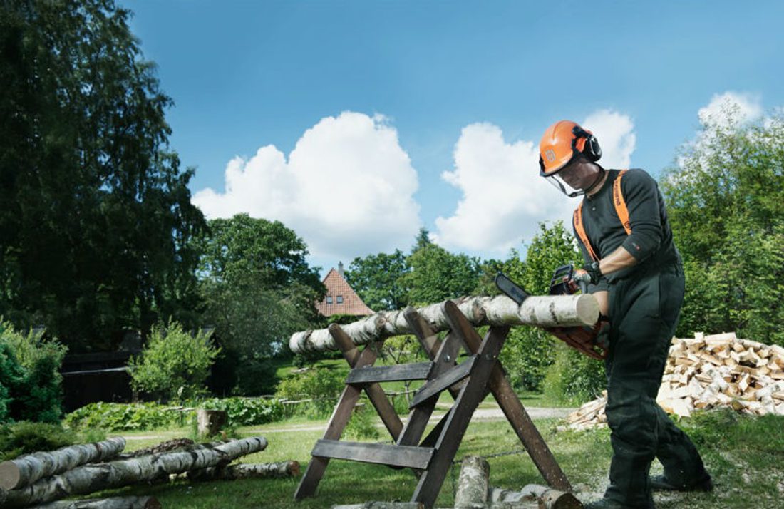 Cięcie drewna. Fot. Husqvarna