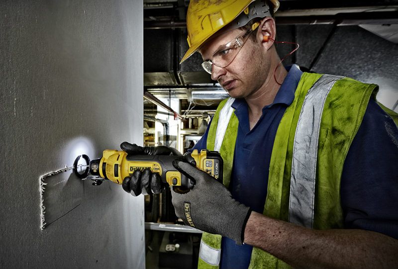 Akumulatorowa frezarka wycinająca Dewalt