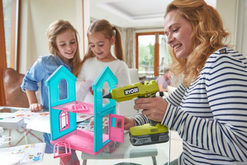 Akumulatorowy pistolet do kleju na gorąco Ryobi R18GLU