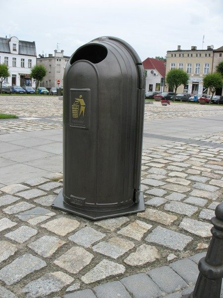 Ilustracja do artykułu „Jak dobierać kosze do parków i pozostałych miejsc w przestrzeni użyteczności publicznej?”