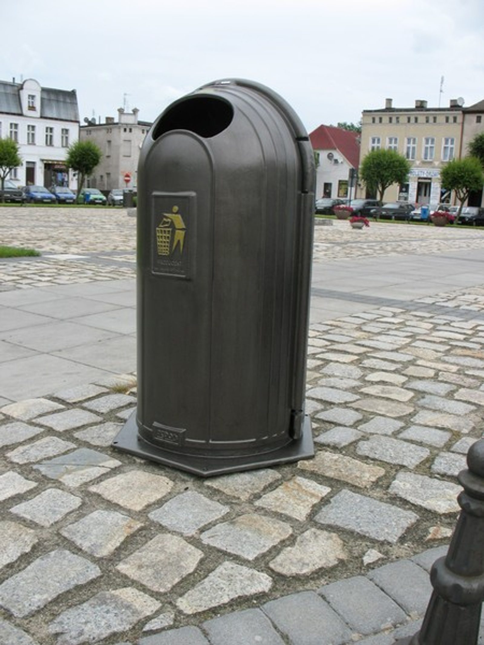 Ilustracja do artykułu „Jak dobierać kosze do parków i pozostałych miejsc w przestrzeni użyteczności publicznej?”