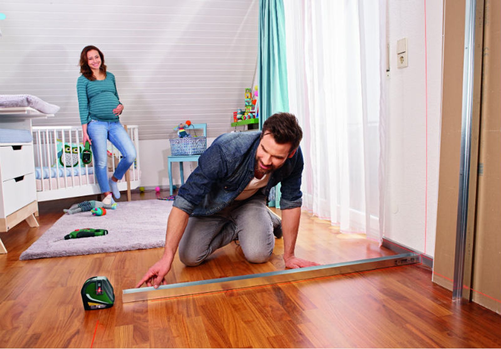 Wszechstronne lasery krzyżowe dla majsterkowiczów: UniversalLevel 2 i UniversalLevel 3 firmy Bosch