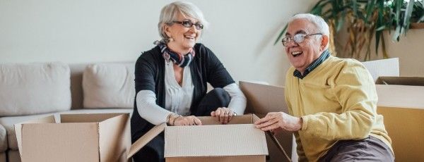 Couple packing boxes