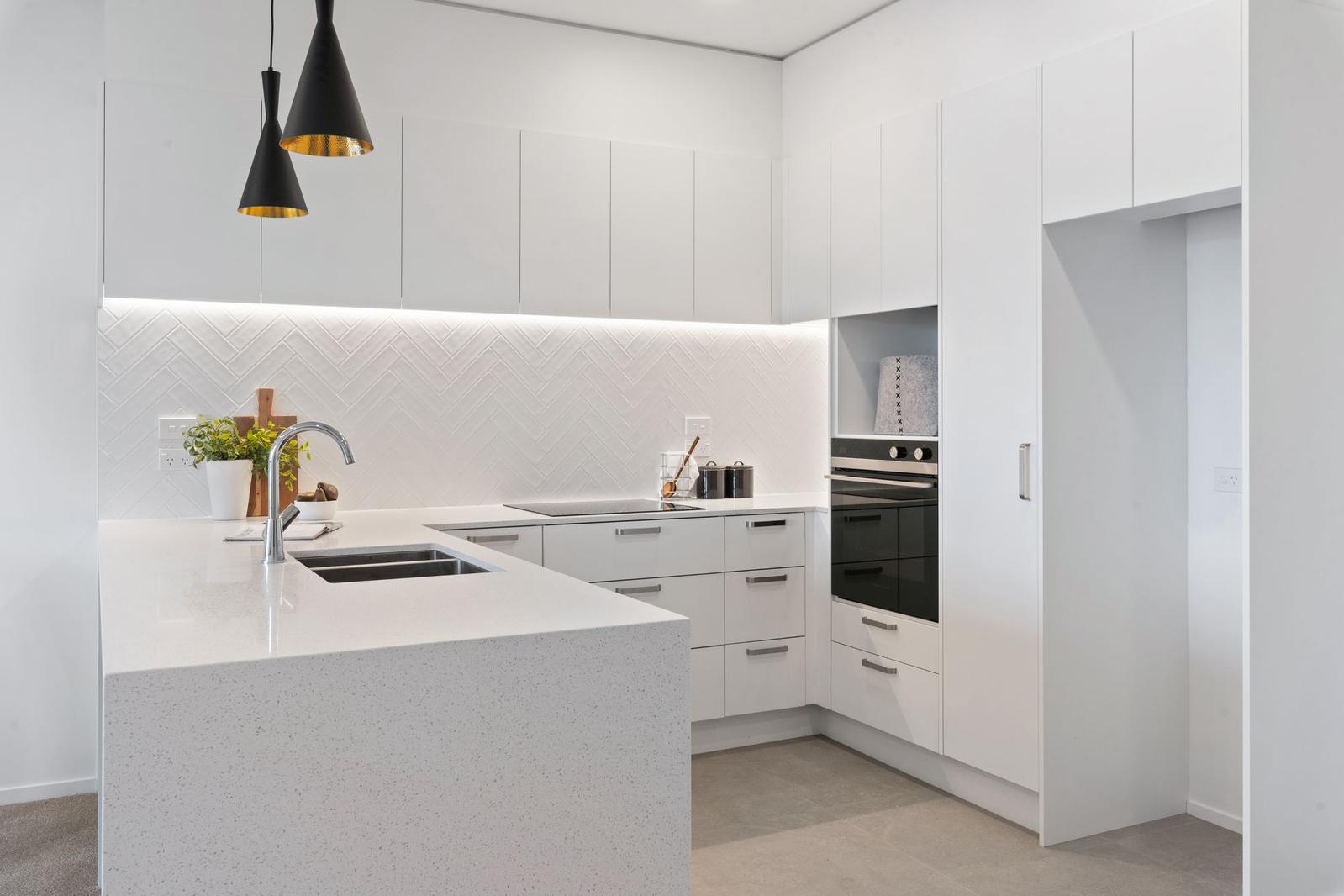 Kitchen & dining