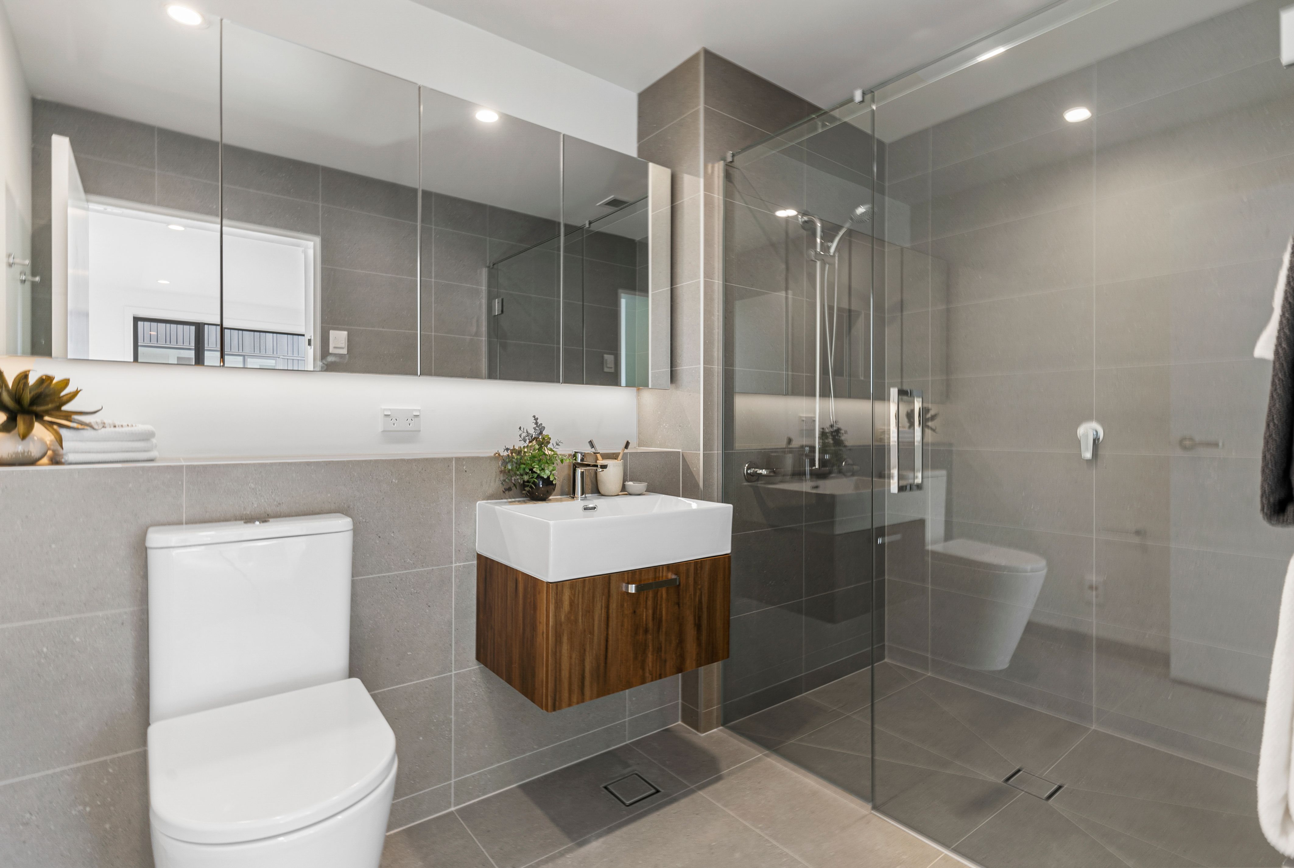 3 bedroom apartment - bathroom