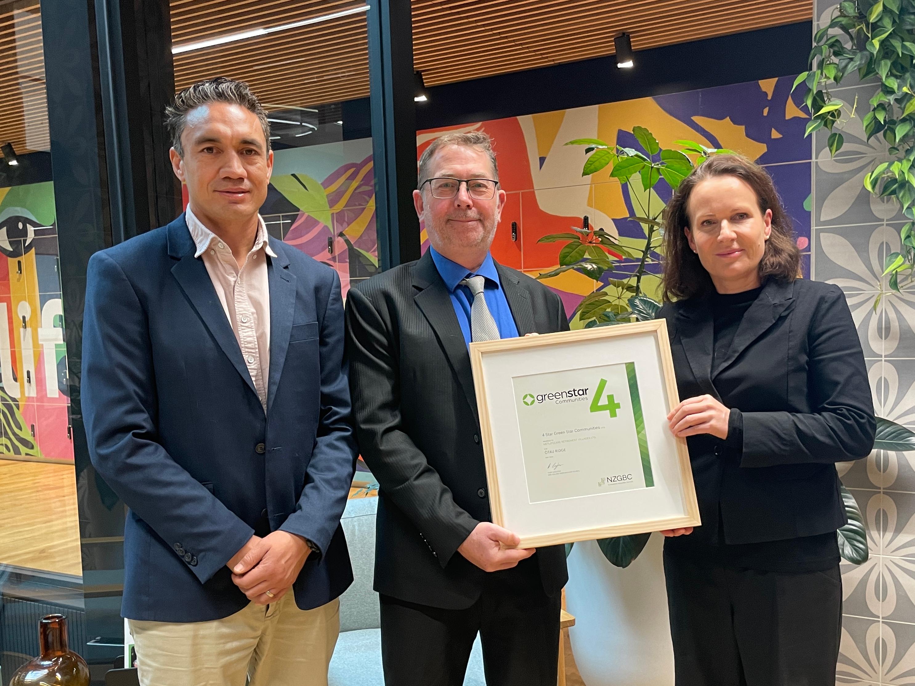 Joe Bartley and Hannah Walton receive certificate from Brad Crowley at NZGBC