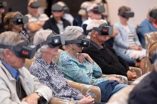 Metlifecare residents enjoy an underwater virtual reality tour
