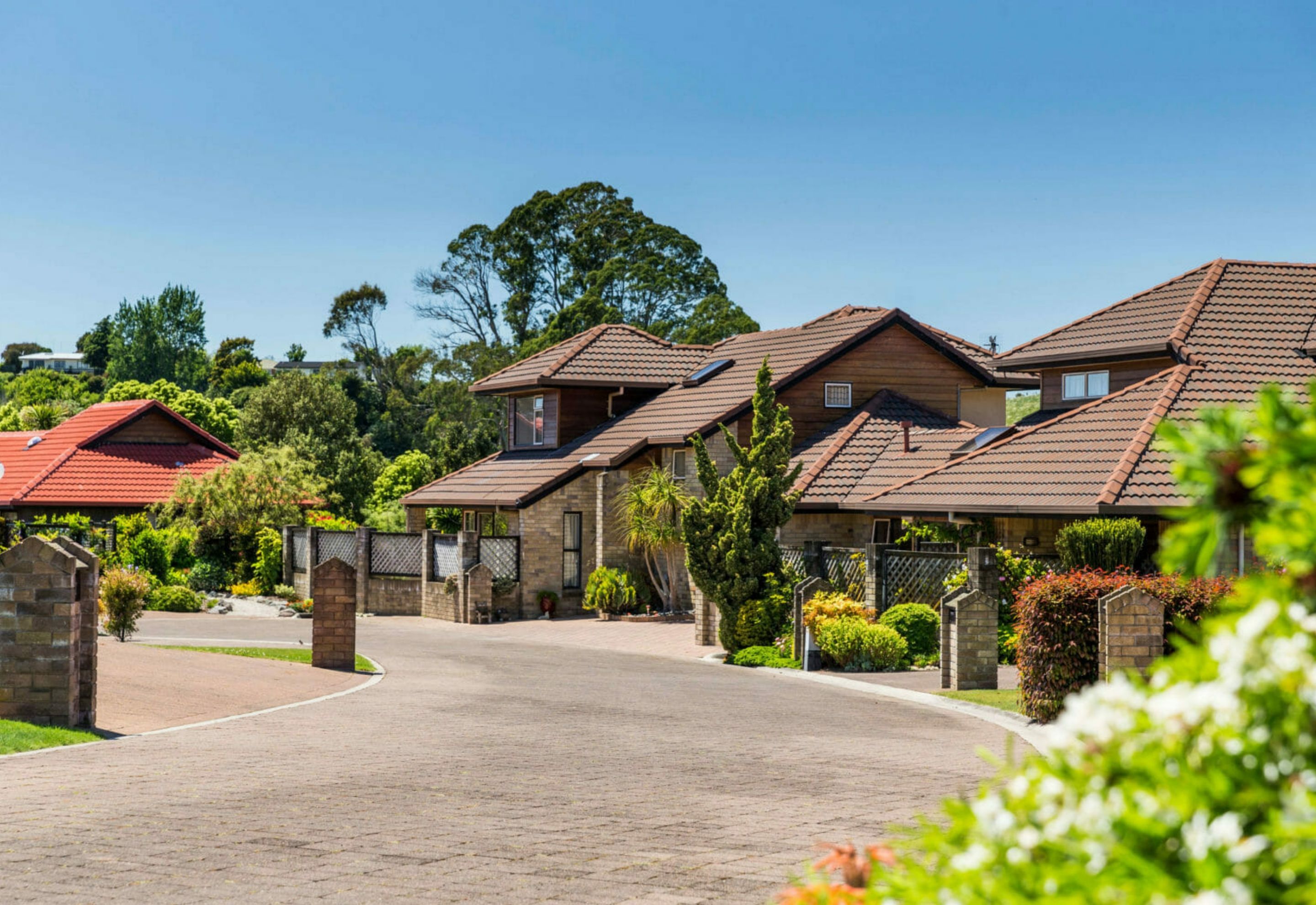 A row of houses in the residential neighborhood of Metlifecare Bayswater