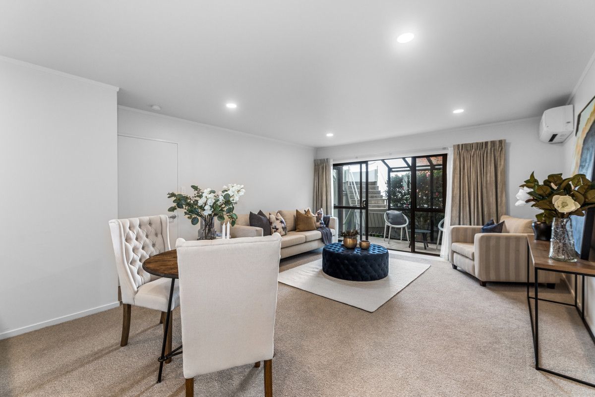 Dining/Lounge