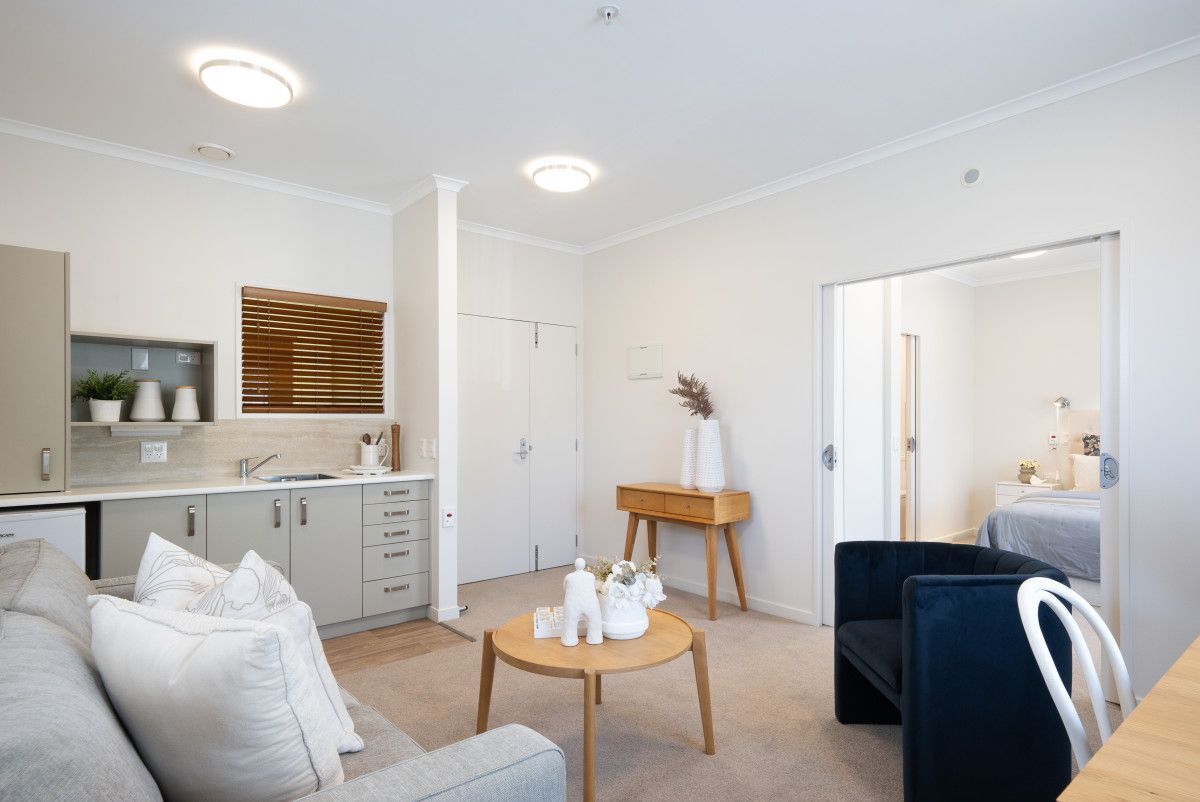 Lounge & kitchenette