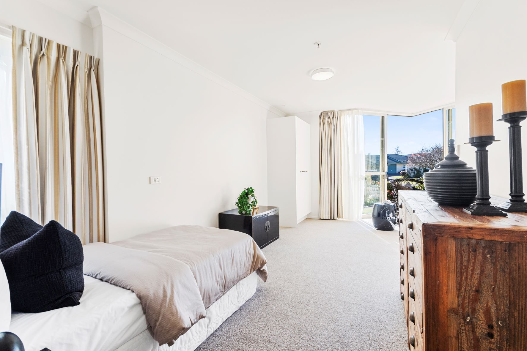 Lounge & bedroom