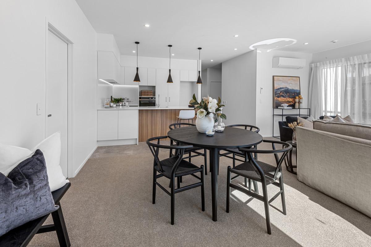 Dining/kitchen