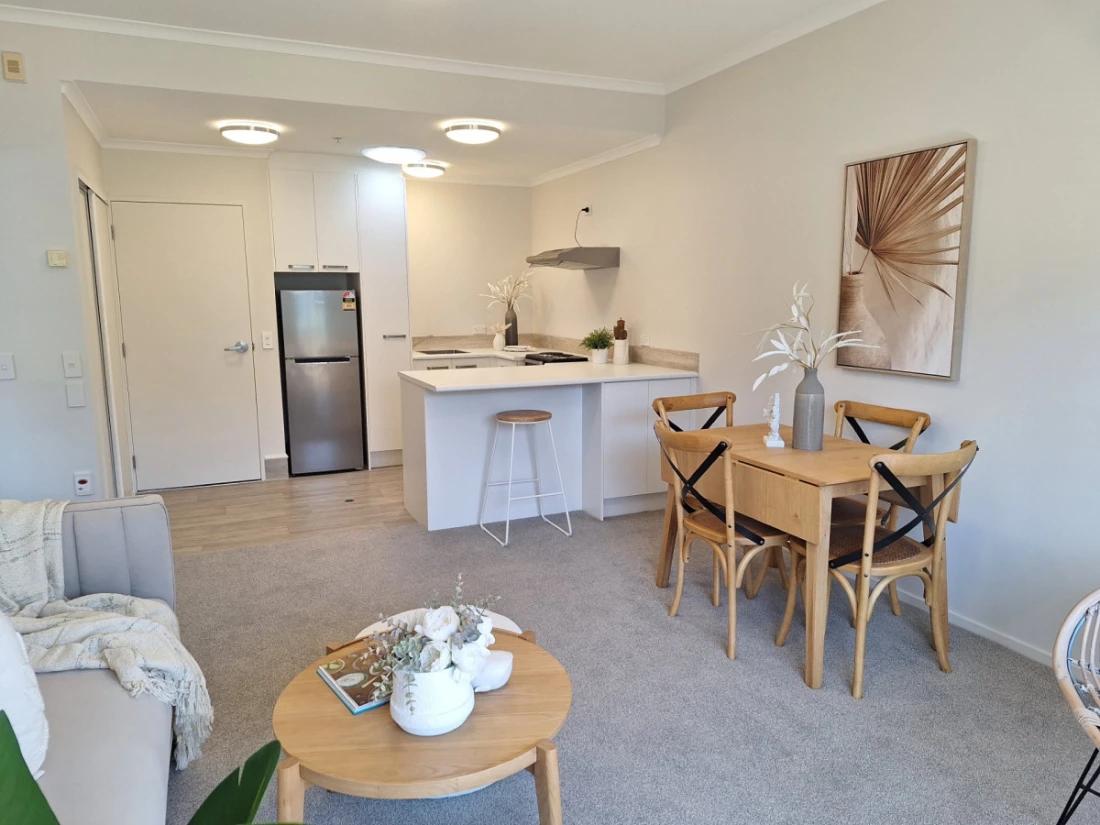 Kitchenette and lounge