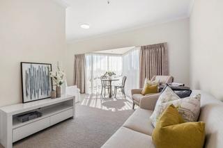 Lounge & Dining