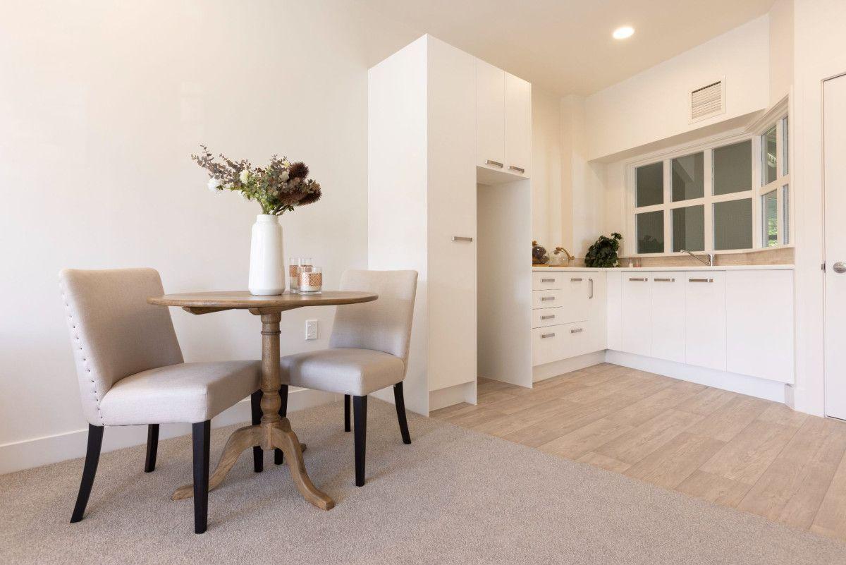 Dining & Kitchenette
