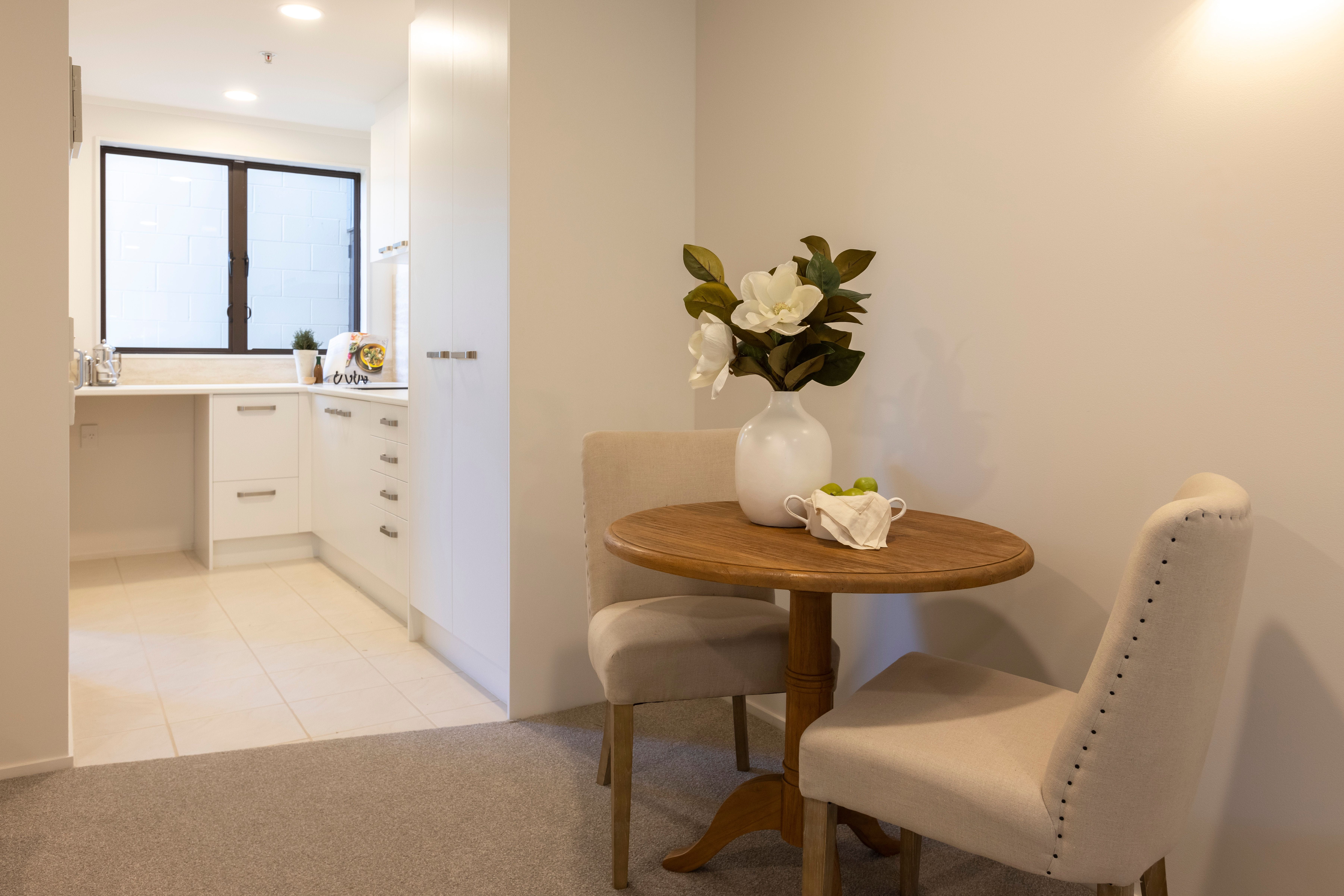 Kitchen & Dining