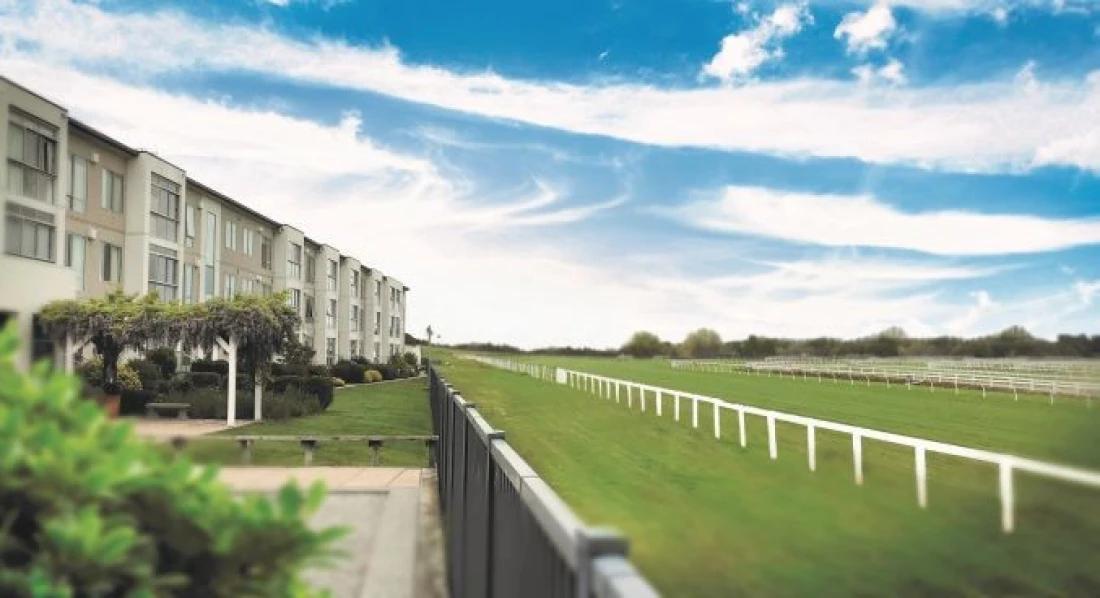 Exterior racecourse