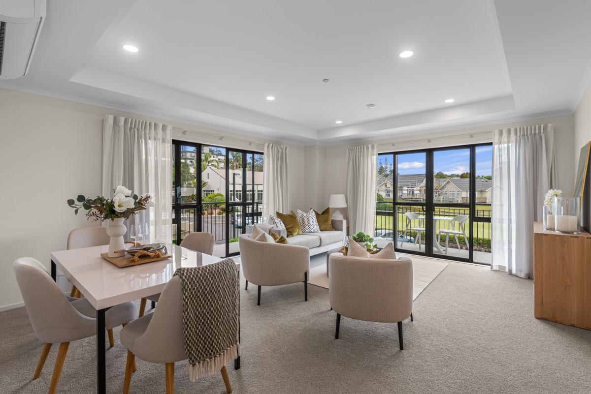 Dining/Lounge