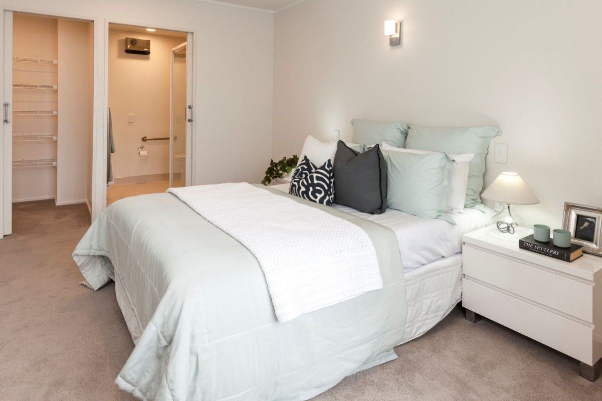 Bedroom & bathroom