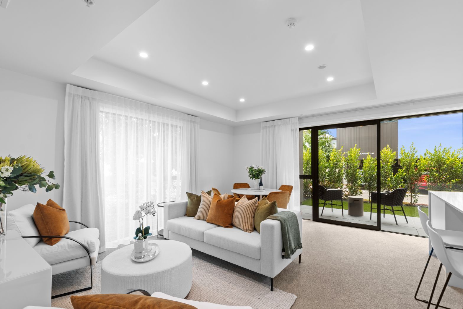 3 bedroom apartment - living room