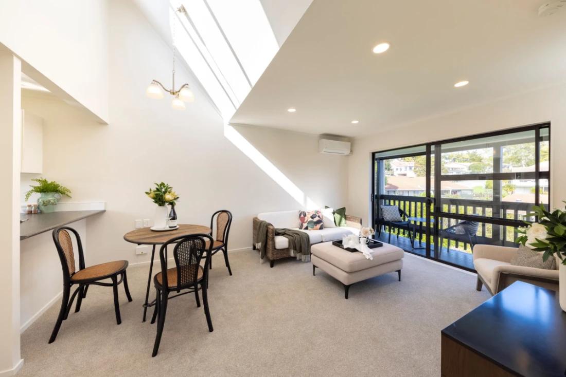 Dining and lounge