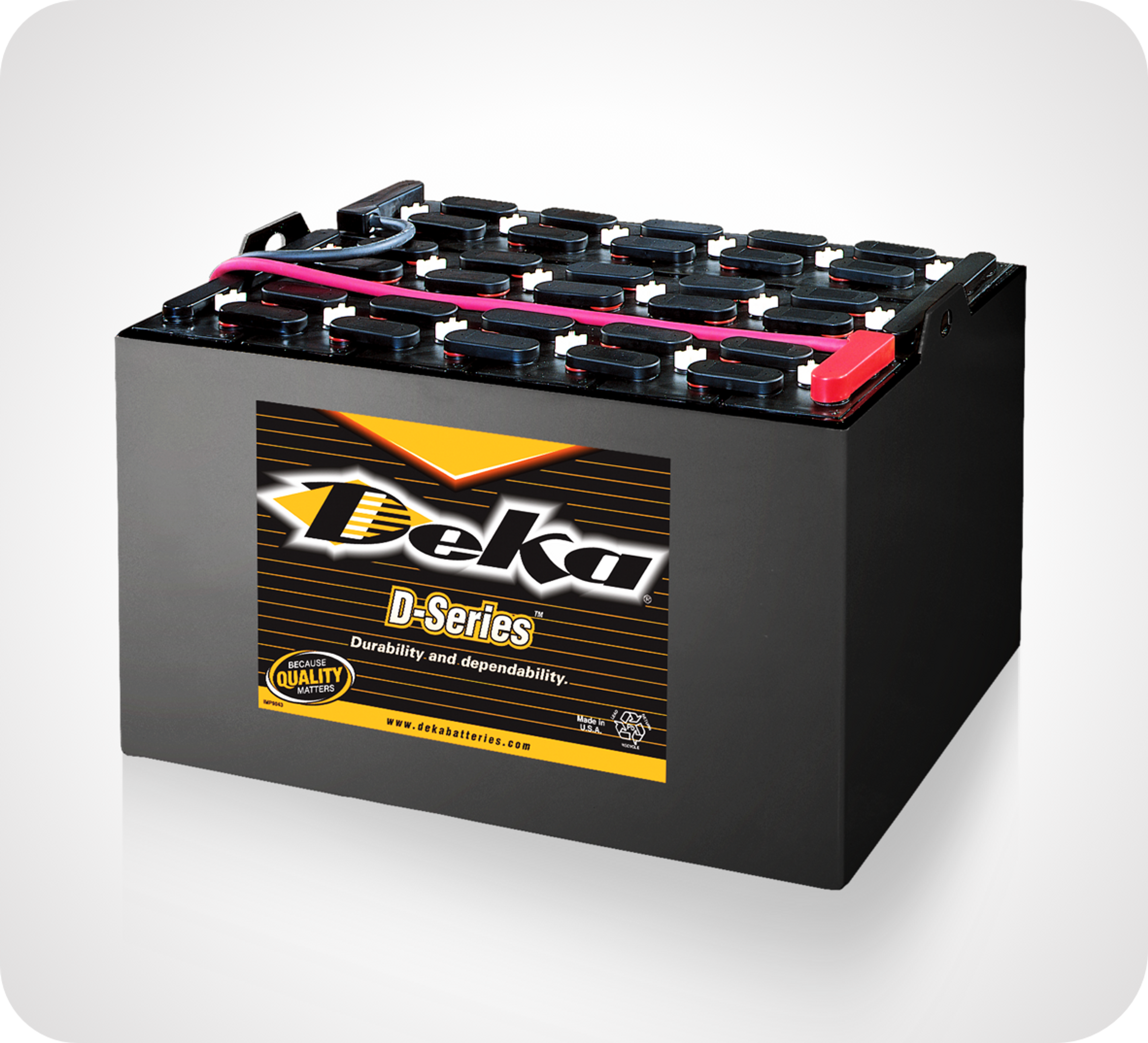 Photo de batteries supérieures de manutention Deka de série D de marque East Penn