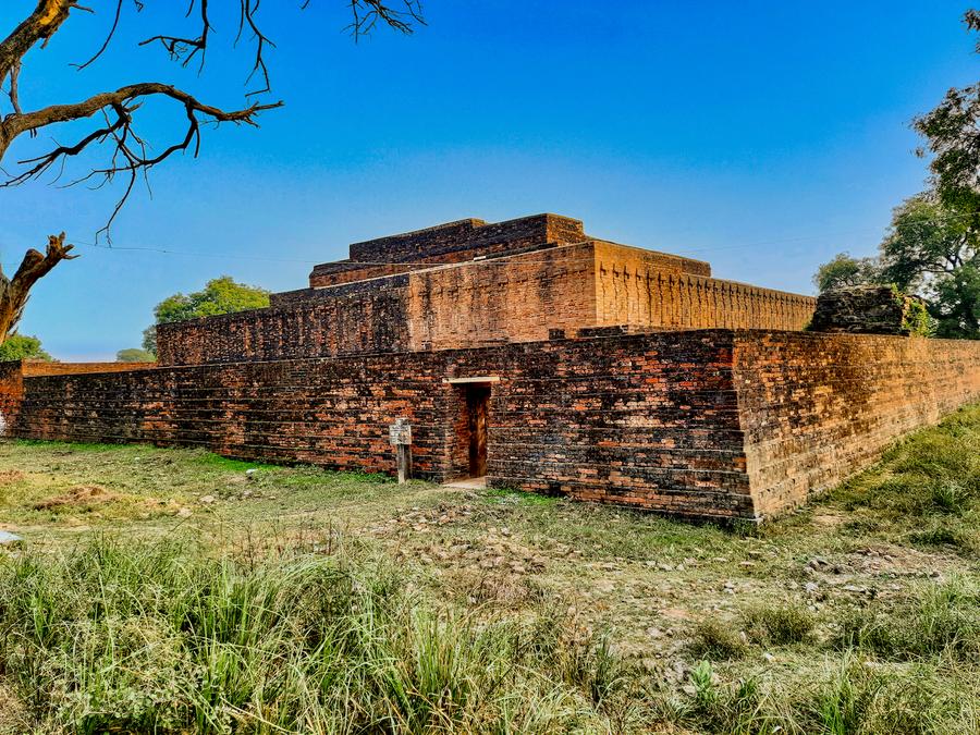 Pawaya Padmavati archaeological — Nāgas of Padmāvatī