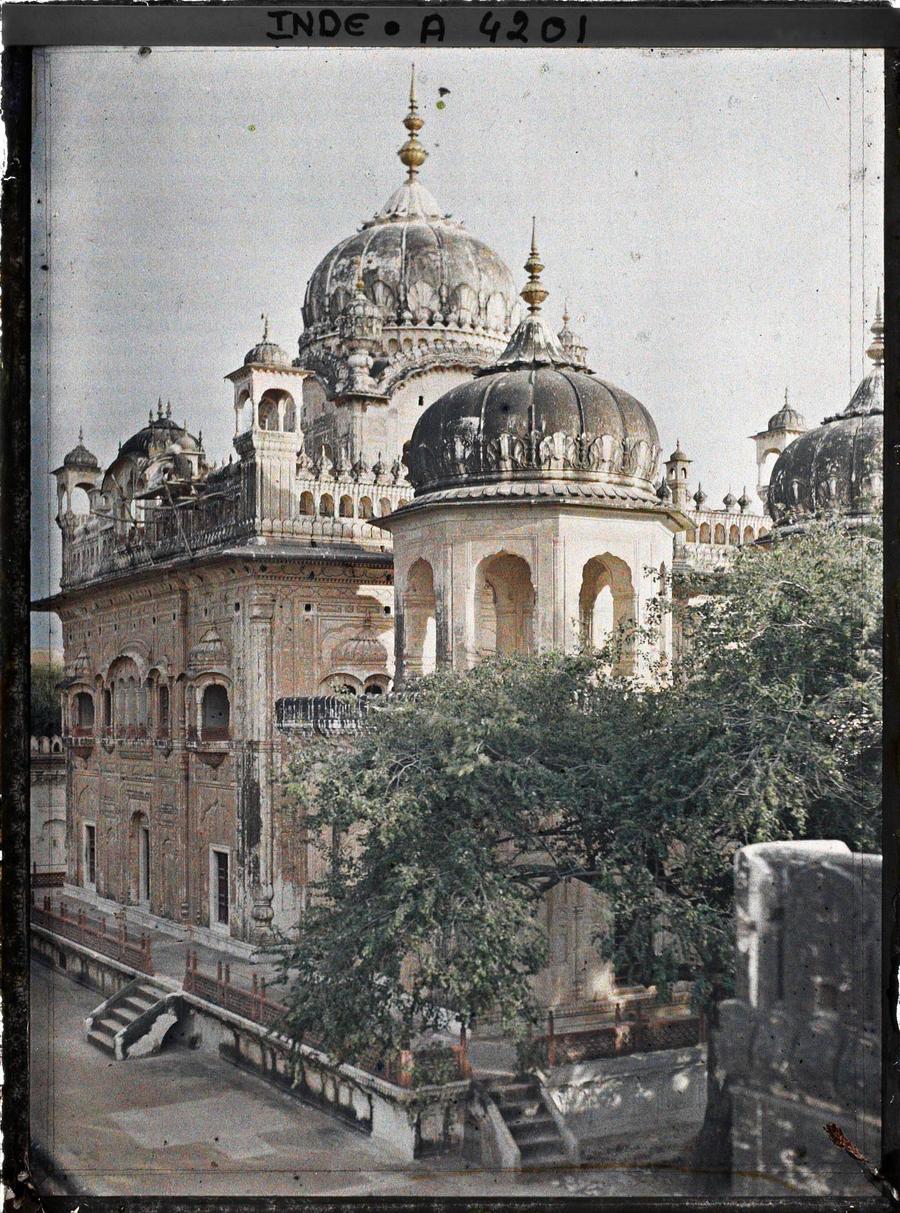 Sikh Empire — True-colour photograph - Lahore, India (now Pakistan) in 1914 - The Samadhi (mausoleum) of