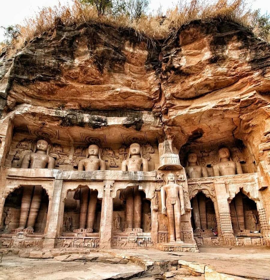Tomaras of Gwalior — Rock-cut Jain Tirthankara sculptures at Gopachal Hill, Gwalior, India