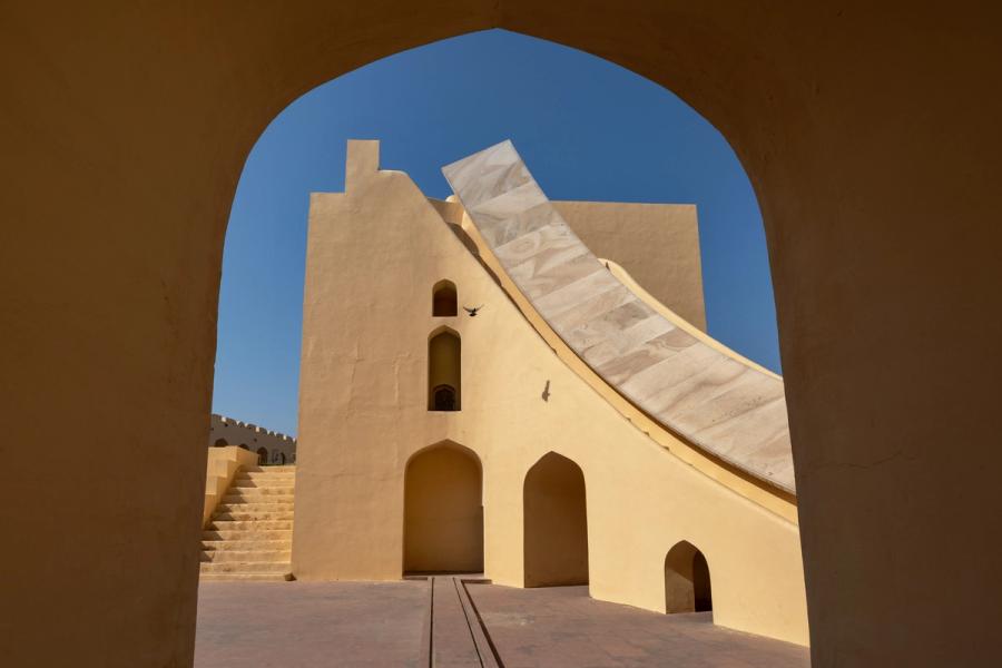 Jantar Mantar Jaipur Samrat Yantra — Kachwahas of Dhūṇḍhāḍ