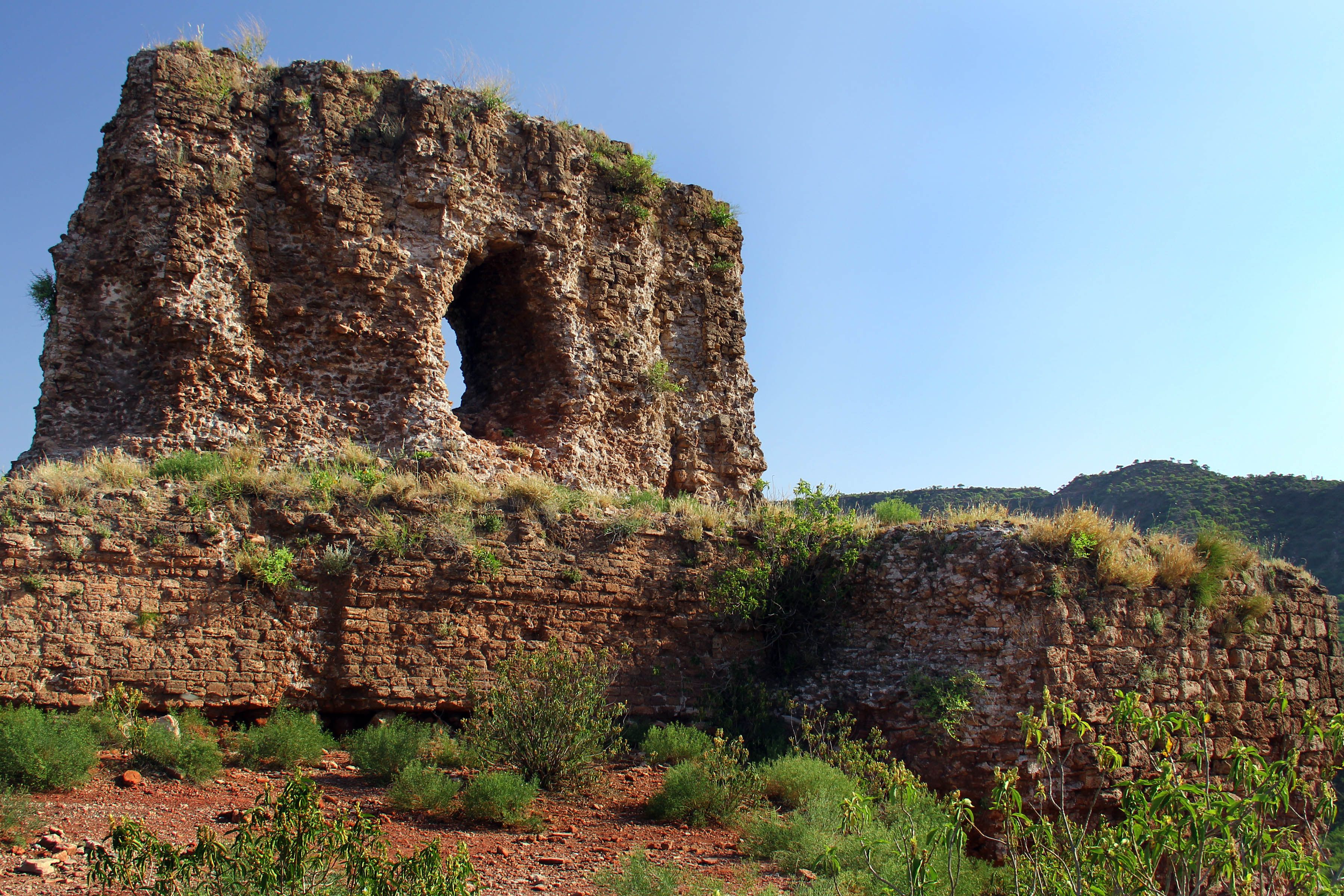Ruins of Nandana Fort in the Salt Range, Pakistan, a stronghold of the Hindu Shahi dynasty
