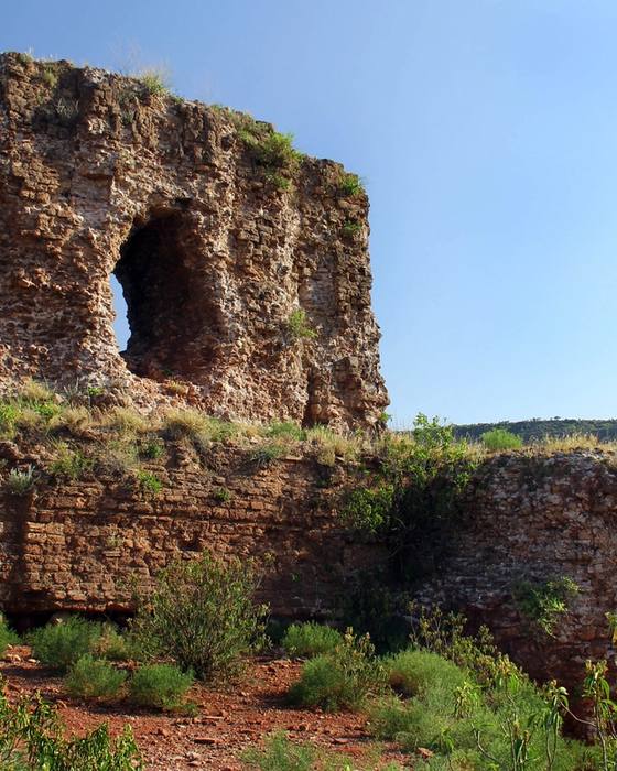 Ruins of Nandana Fort in the Salt Range, Pakistan, a stronghold of the Hindu Shahi dynasty