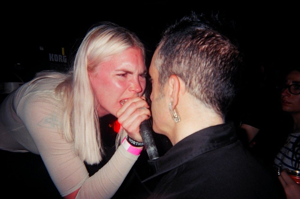 Listening at the Edge of a Knife