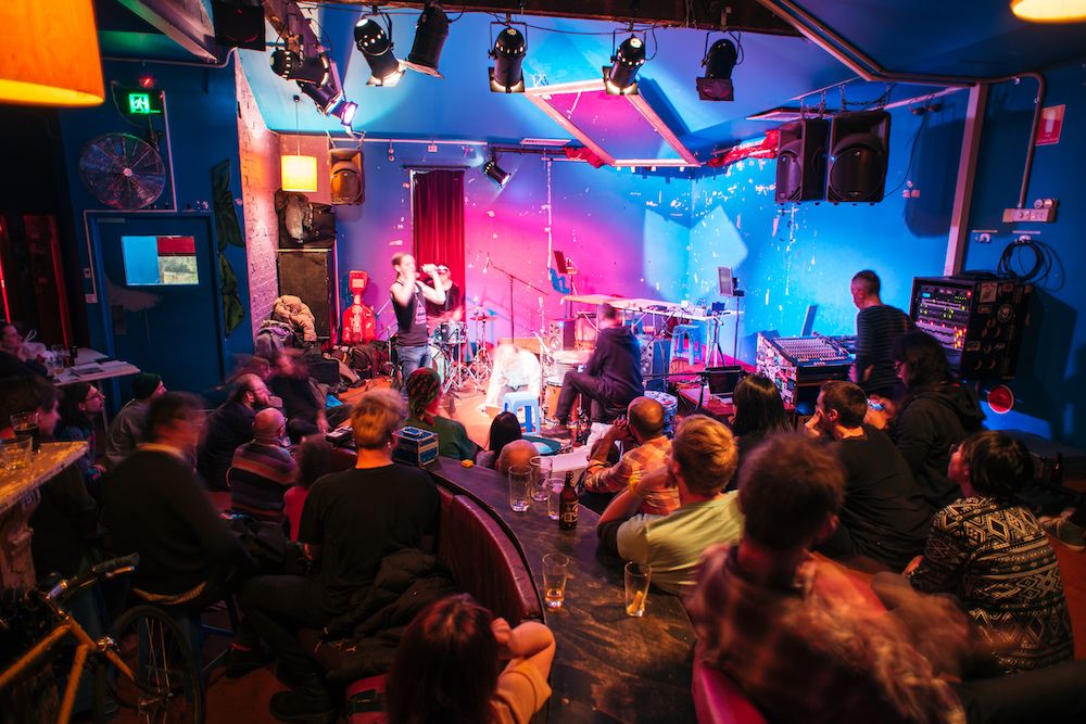 Fujui Wang, Snawklor, Sage Pbbbt, Maria Moles, Michael McNab & Josten Myburgh; Hammers Lake with Rama Parwata